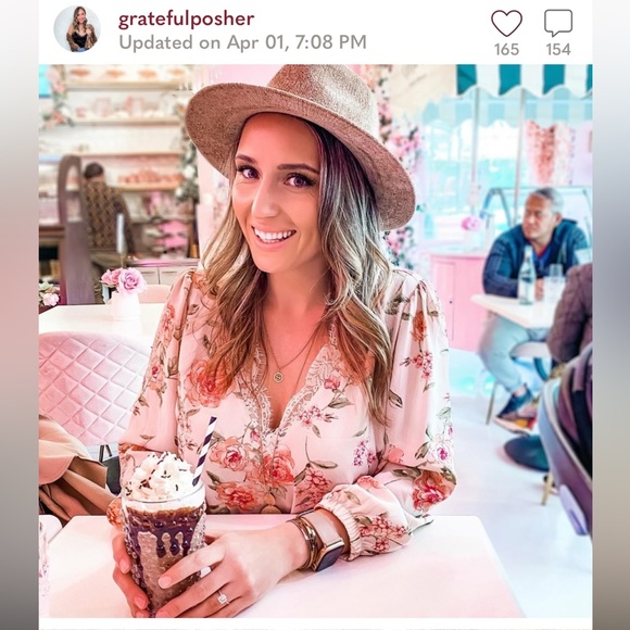 🌟 Follow These Amazing Poshers! 🌟 - Picture 2 of 10